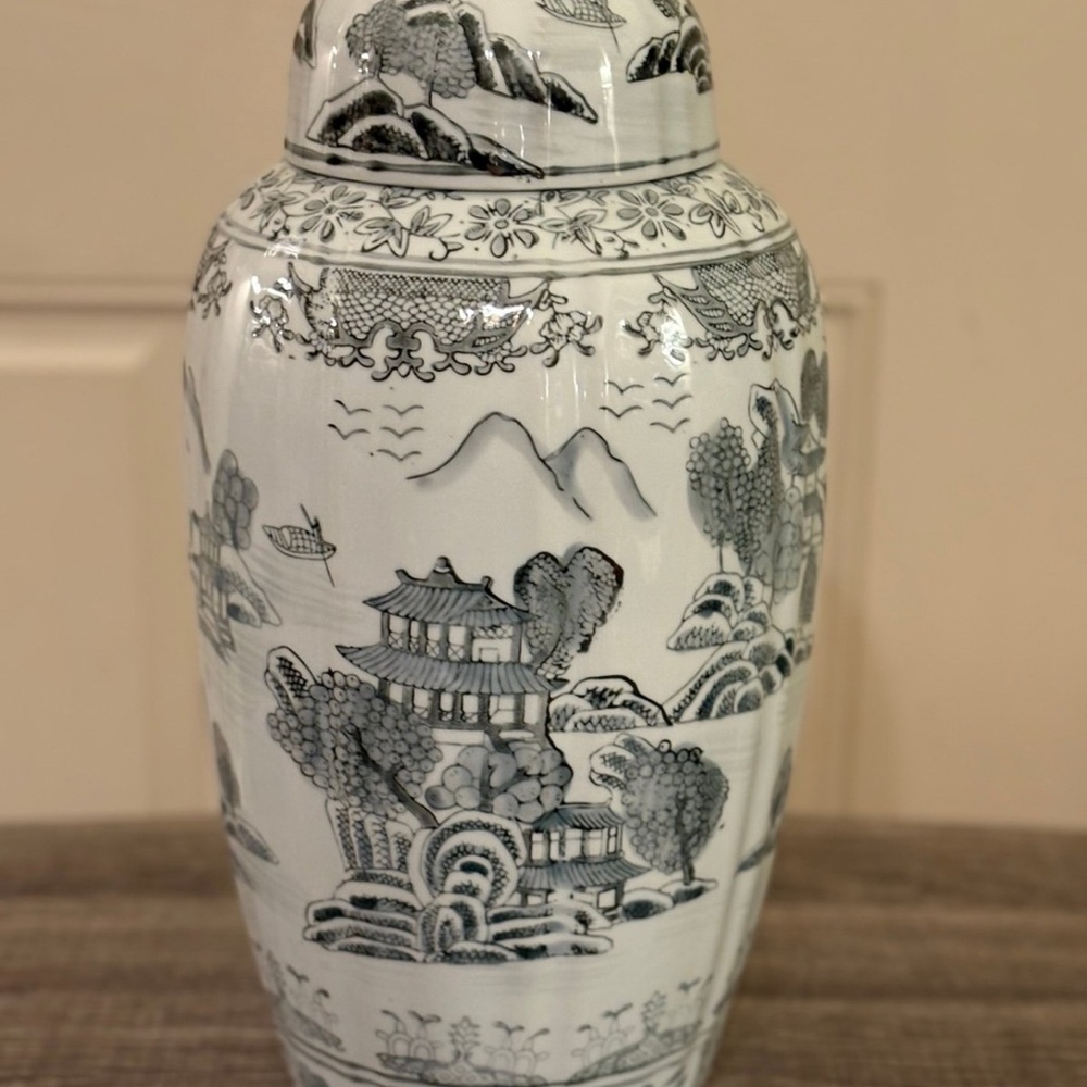 Scenic Green/White Ginger  Jar with Lid